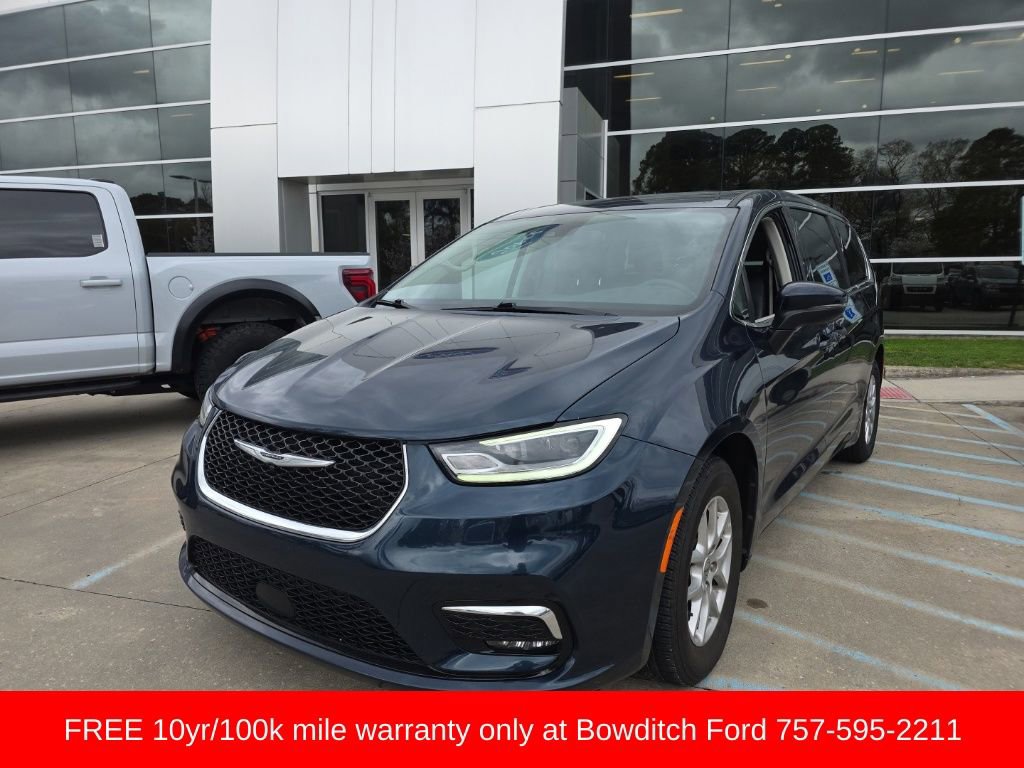 Used 2023 Chrysler Pacifica Touring-L image 1
