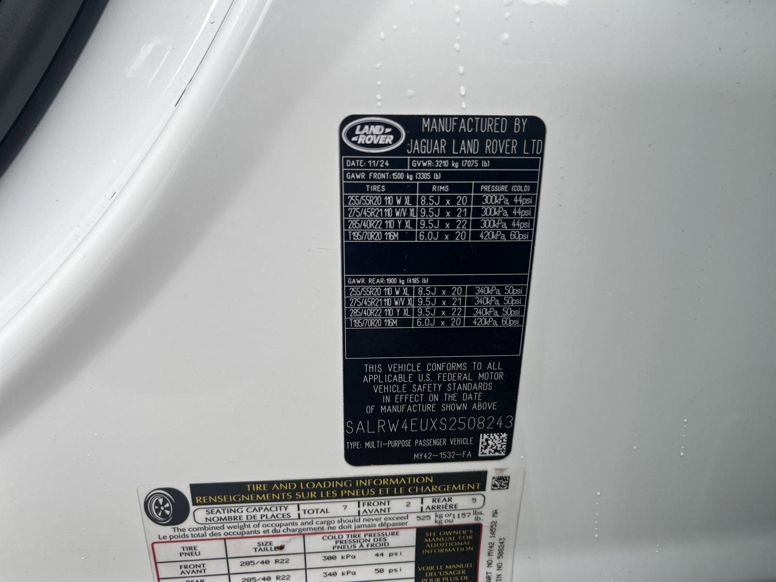Used 2025 Land Rover Discovery Metropolitan Edition AWD/4WD image 18
