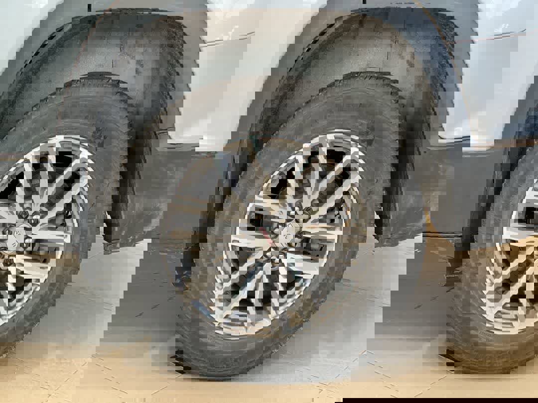 Used 2018 GMC Acadia SLE image 13