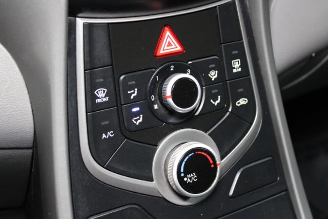 Used 2015 Hyundai Elantra SE FWD image 14