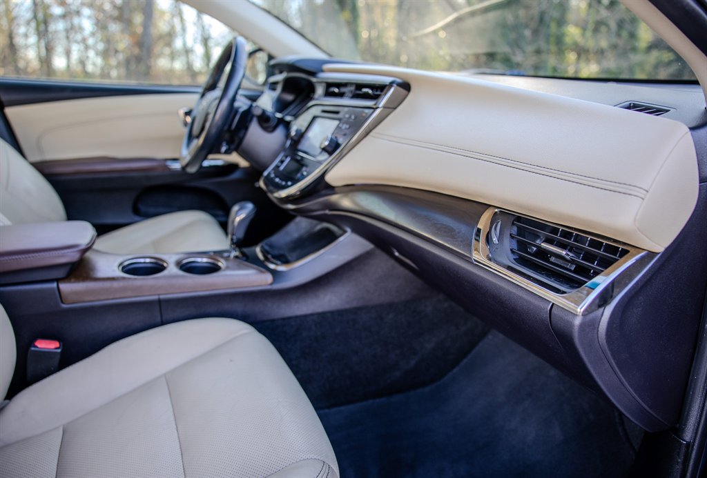 Used 2017 Toyota Avalon Limited FWD image 33