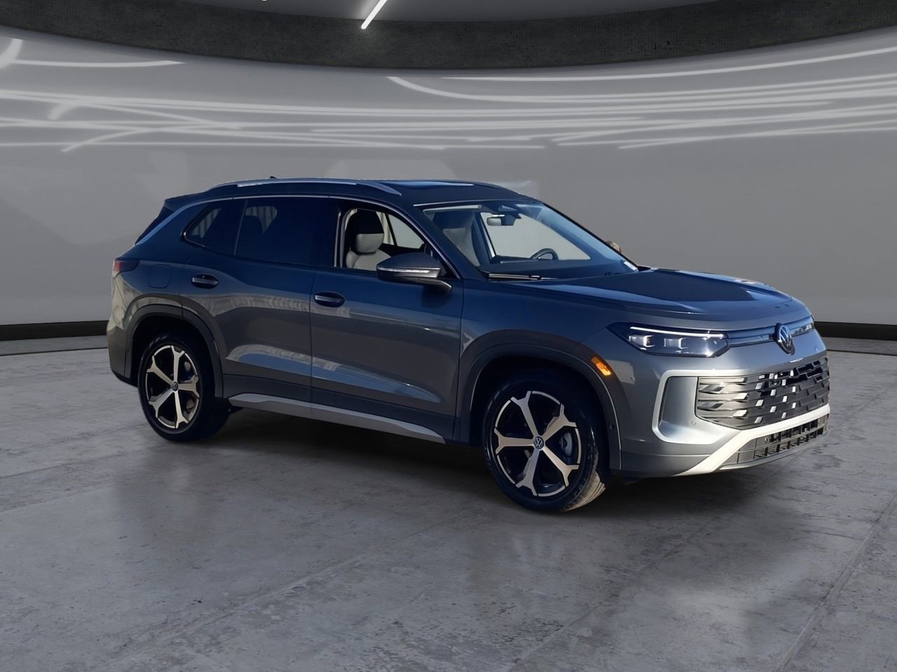 New 2026 Volkswagen Tiguan SE image 2