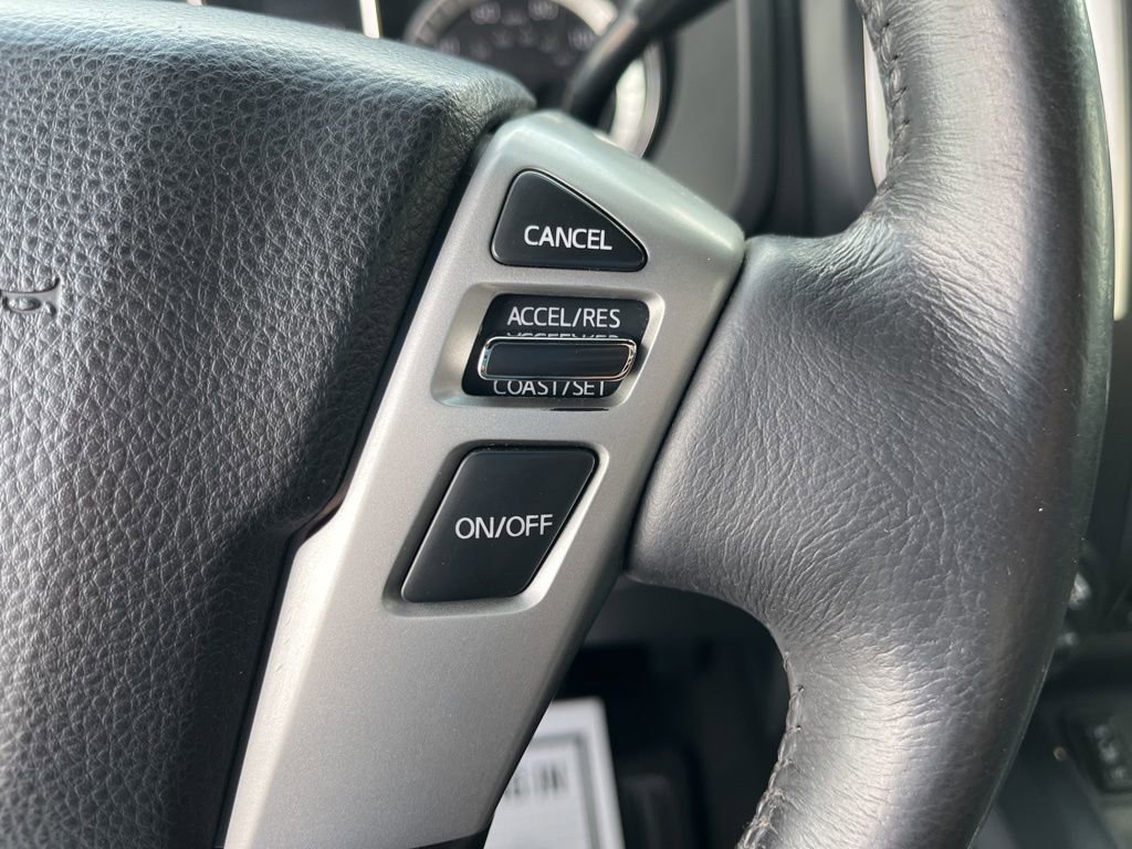 Used 2018 Nissan Titan SV w/ SV Convenience Package image 19