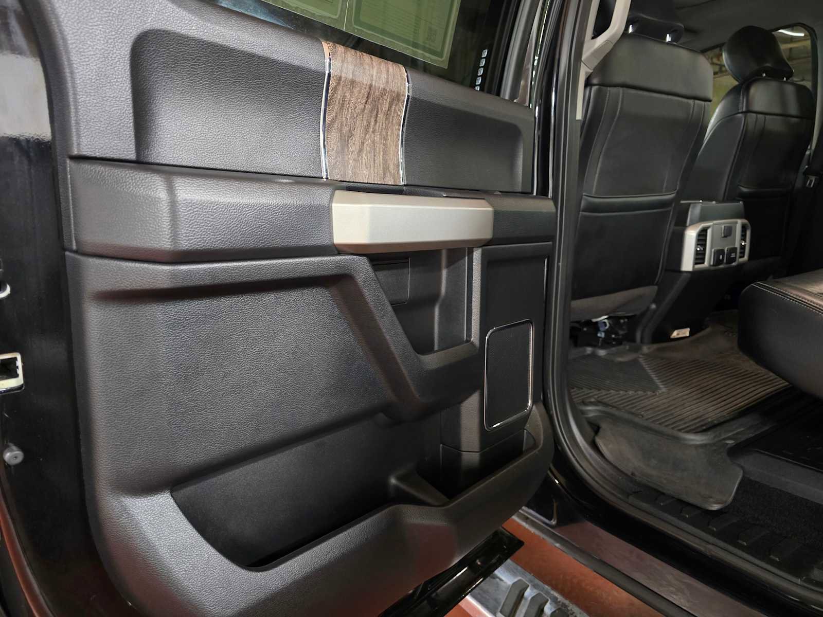 Used 2019 Ford F250 Lariat w/ Lariat Value Package image 15