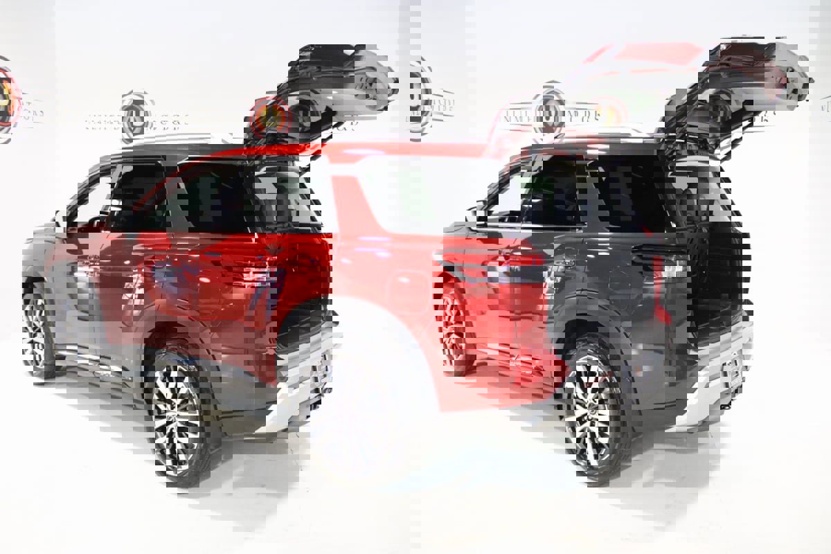 Used 2022 Nissan Pathfinder Platinum w/ Cargo Package image 29