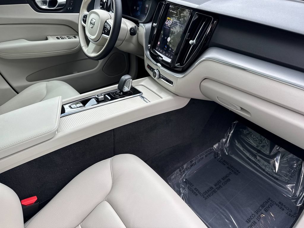 Certified 2025 Volvo XC60 B5 Core image 15