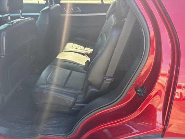 Used 2017 Ford Explorer XLT w/ Equipment Group 202A FWD image 6