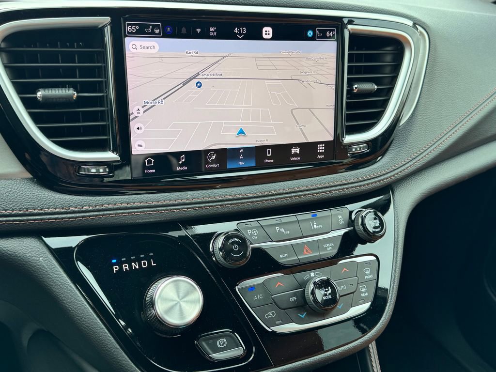 Used 2024 Chrysler Pacifica Pinnacle FWD image 25