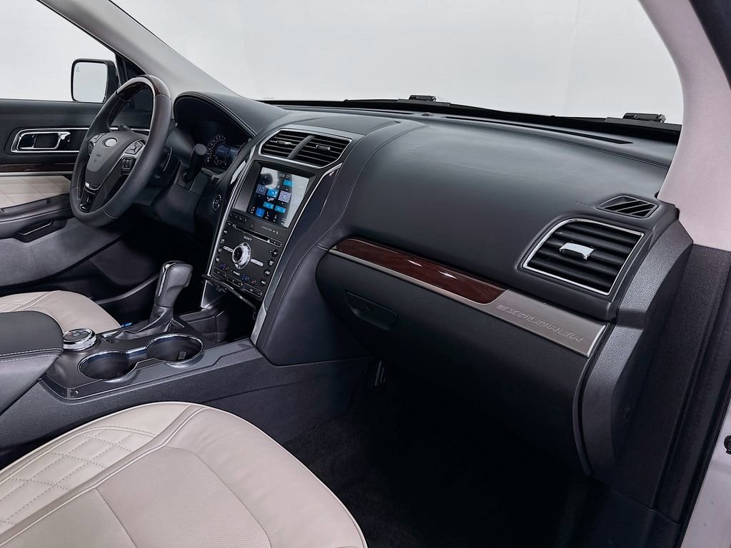 Used 2018 Ford Explorer Platinum AWD/4WD image 31