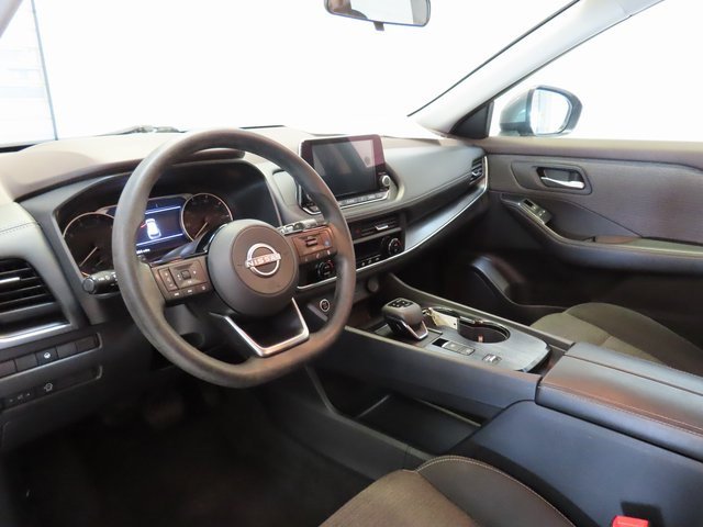 Used 2023 Nissan Rogue SV image 4