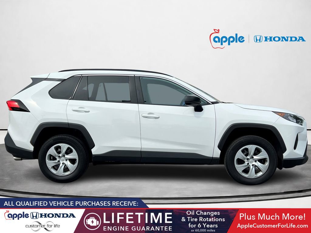 Used 2021 Toyota RAV4 LE AWD/4WD image 2