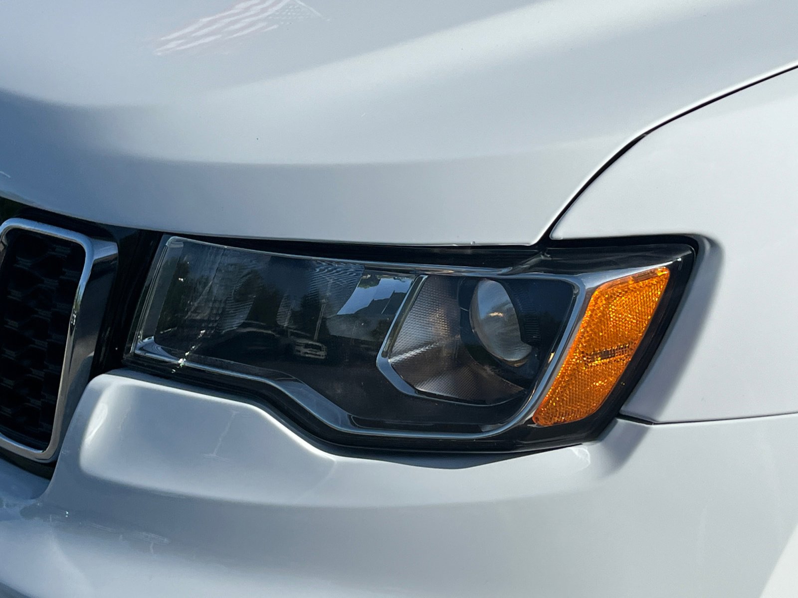 Used 2019 Jeep Grand Cherokee Laredo w/ 18" Wheel & 8.4" Radio Group image 11