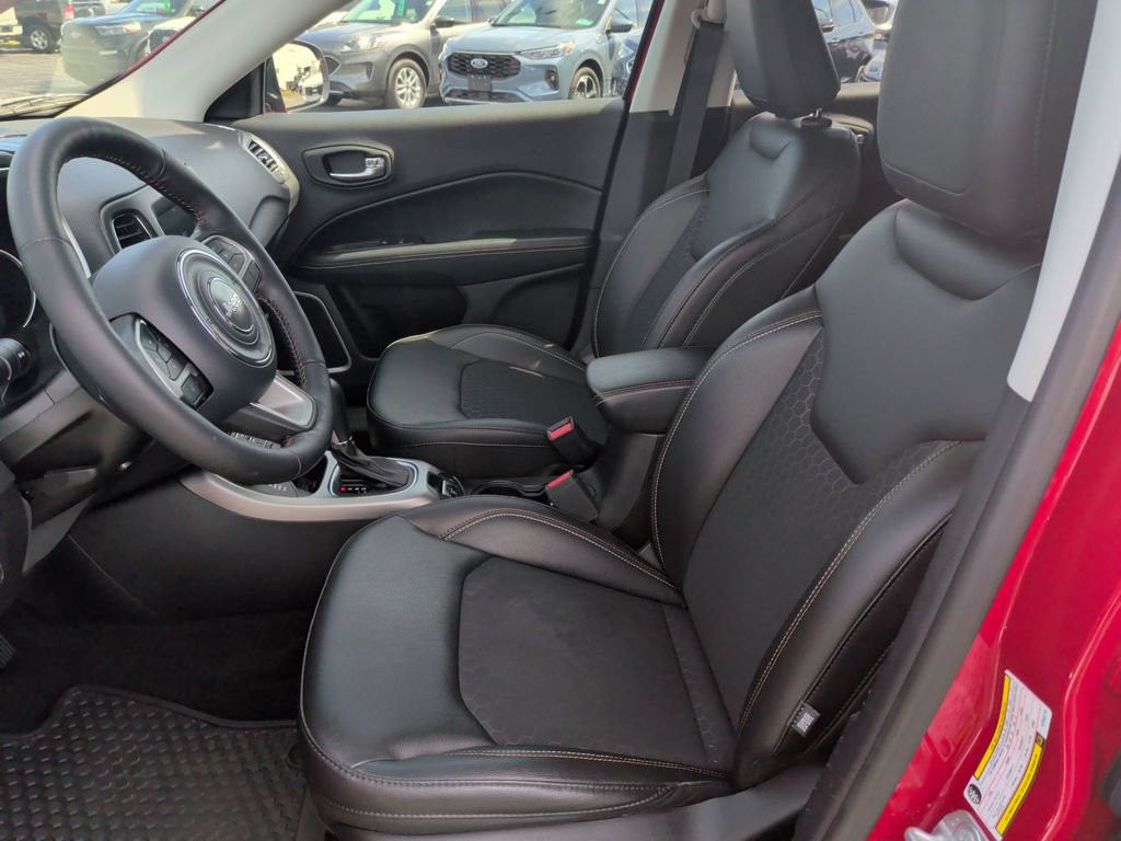 Used 2019 Jeep Compass Latitude w/ Popular Equipment Group AWD/4WD image 4