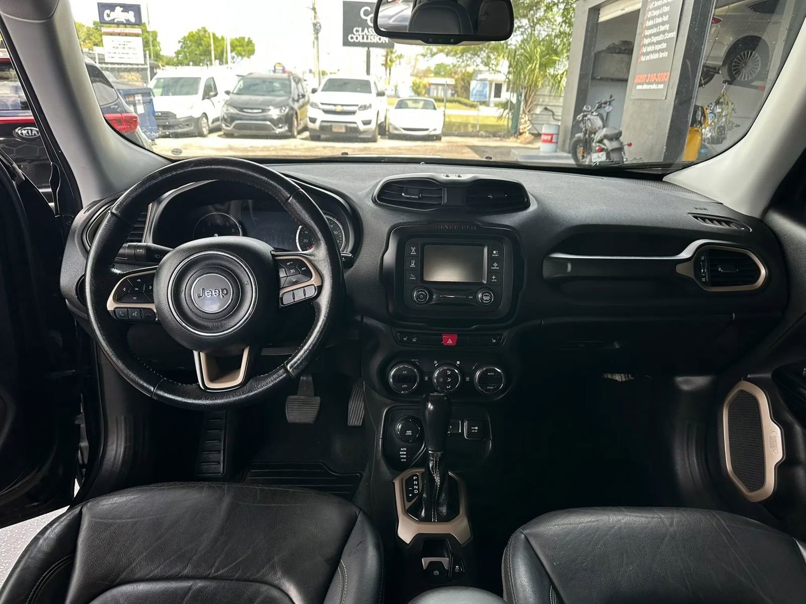 Used 2016 Jeep Renegade Limited image 9