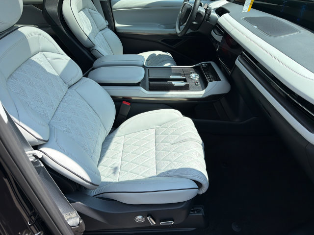 New 2027 Lincoln Navigator L Black Label AWD/4WD image 14