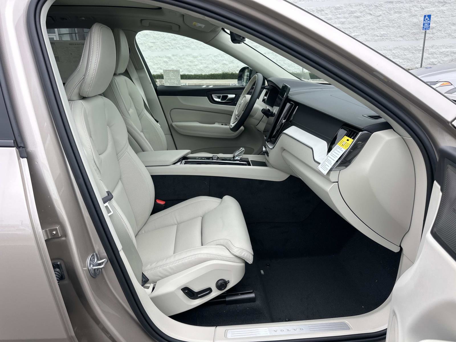New 2026 Volvo XC60 T8 Ultra w/ Protection Package Premier AWD/4WD image 13