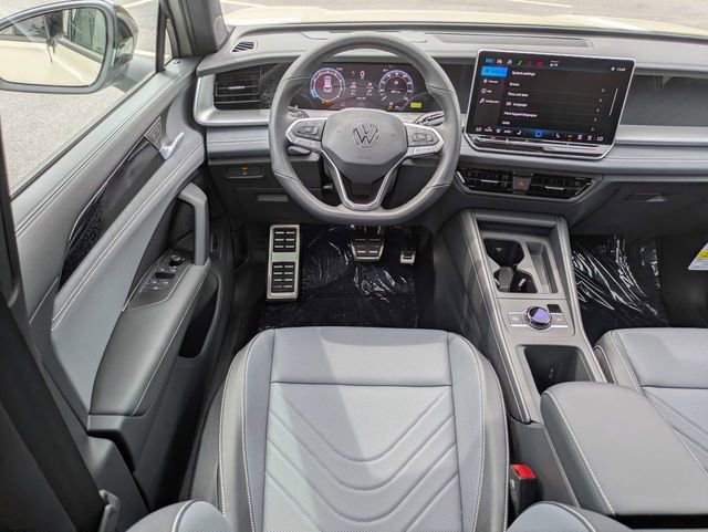 New 2026 Volkswagen Tiguan SE R-Line FWD image 17