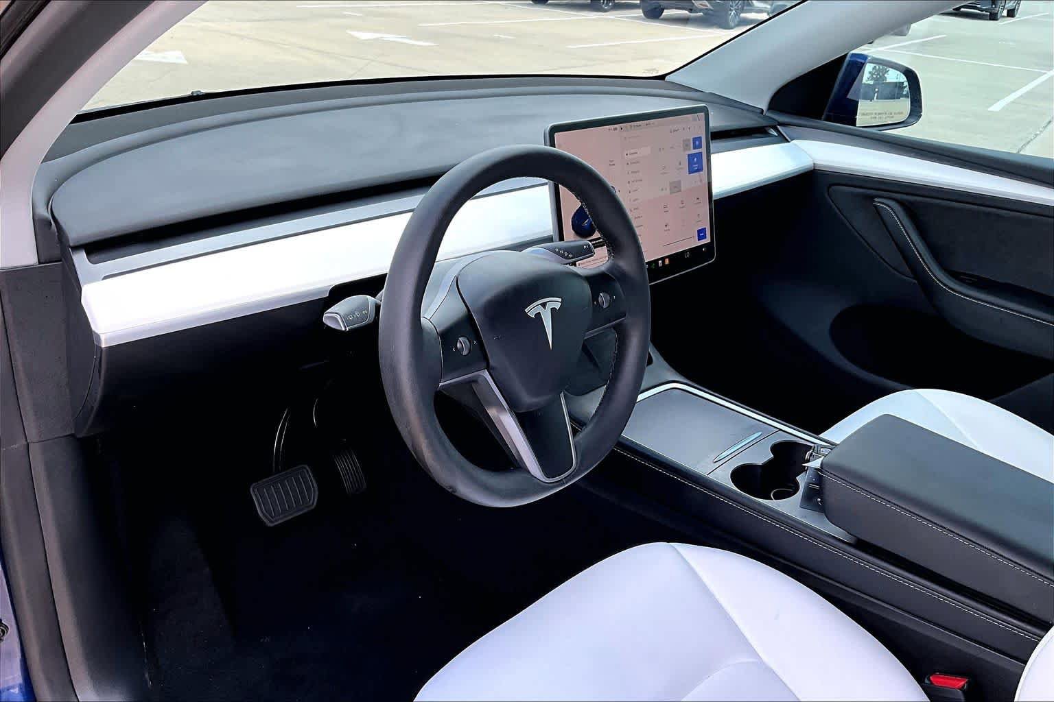 Used 2025 Tesla Model Y Long Range RWD image 17