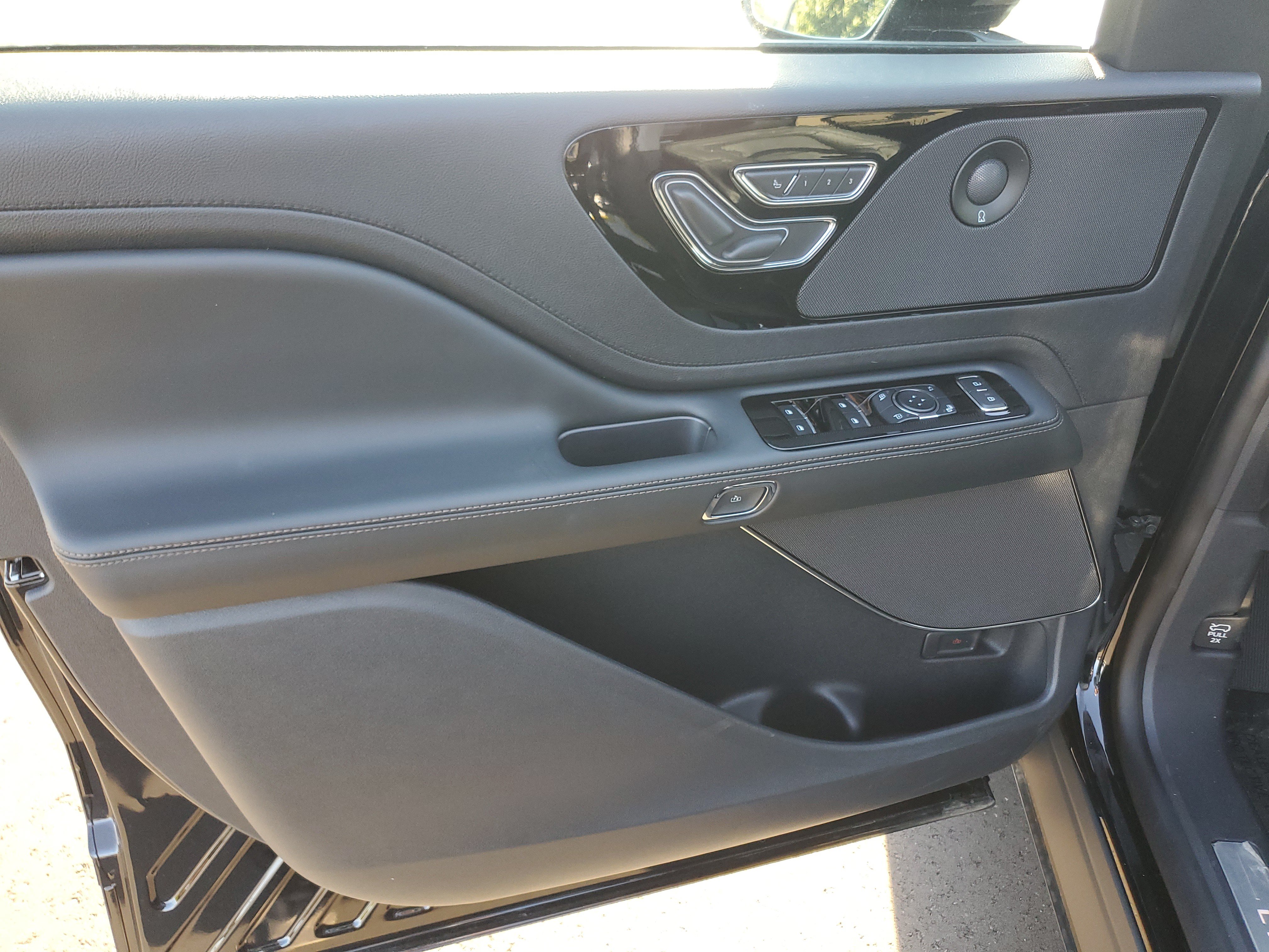 New 2026 Lincoln Aviator Reserve w/ Jet Appearance Package AWD/4WD image 8