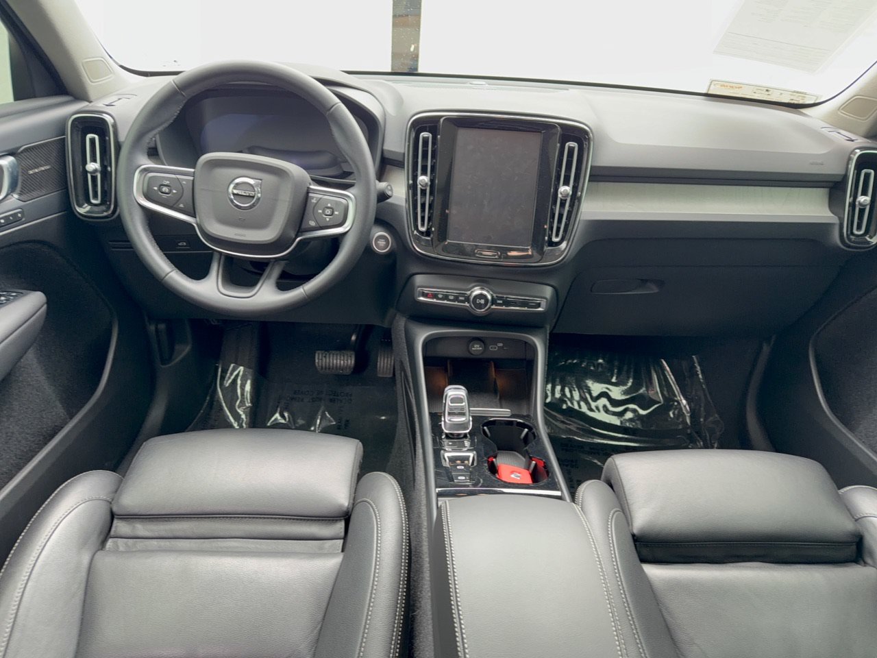 Used 2024 Volvo XC40 B5 Plus w/ Protection Package Premier AWD/4WD image 17
