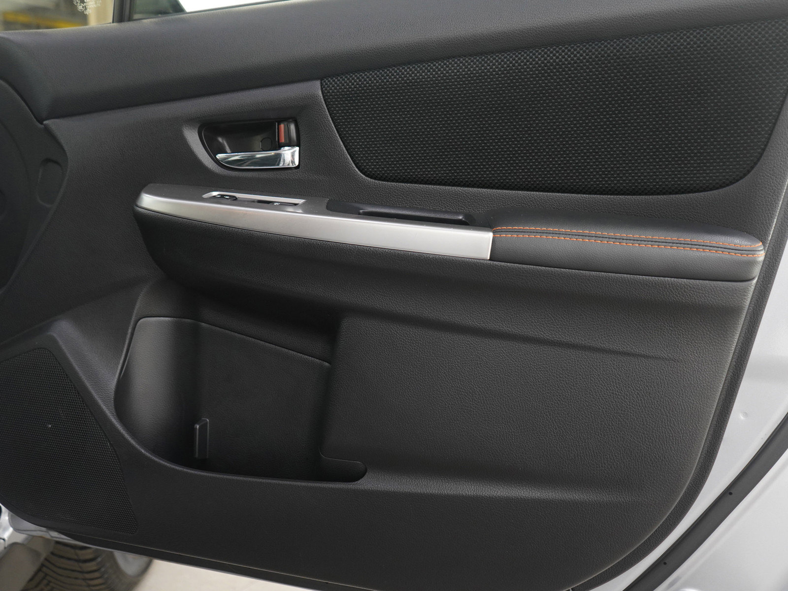 Used 2016 Subaru Crosstrek 2.0i Premium image 9