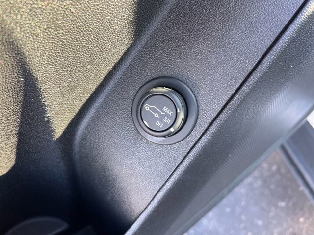 Used 2018 Chevrolet Equinox LT image 28