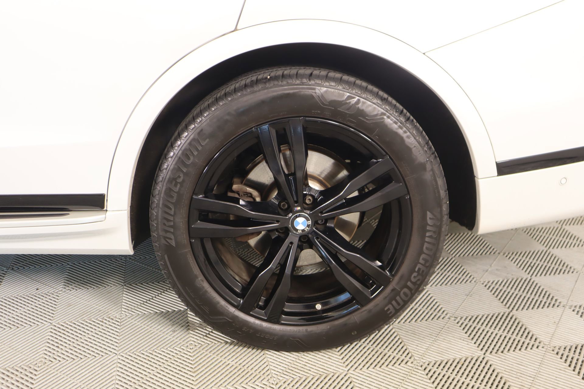 Used 2024 BMW X7 xDrive40i w/ Executive Package image 21