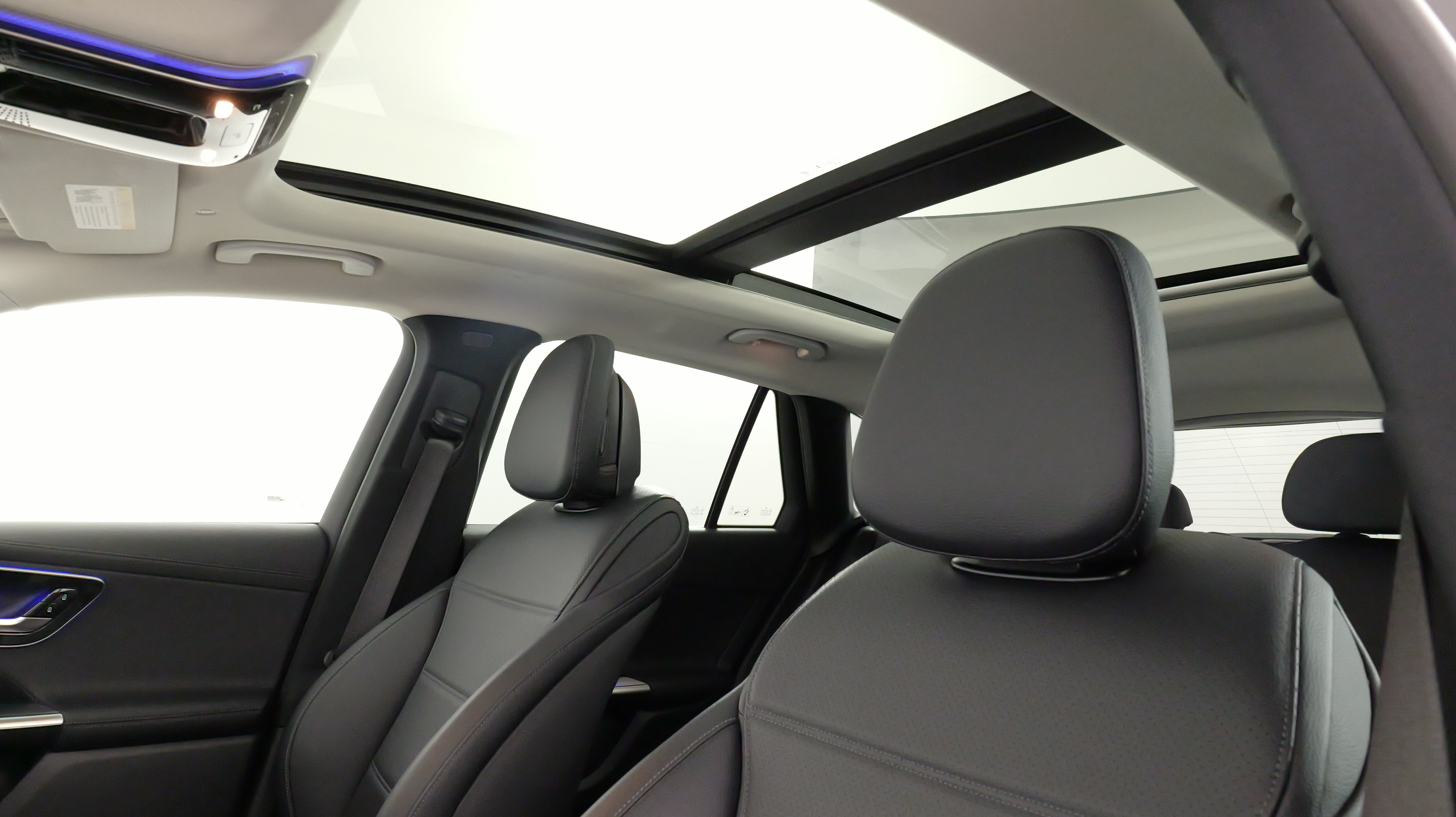Used 2024 Mercedes-Benz GLC 300 4MATIC image 30