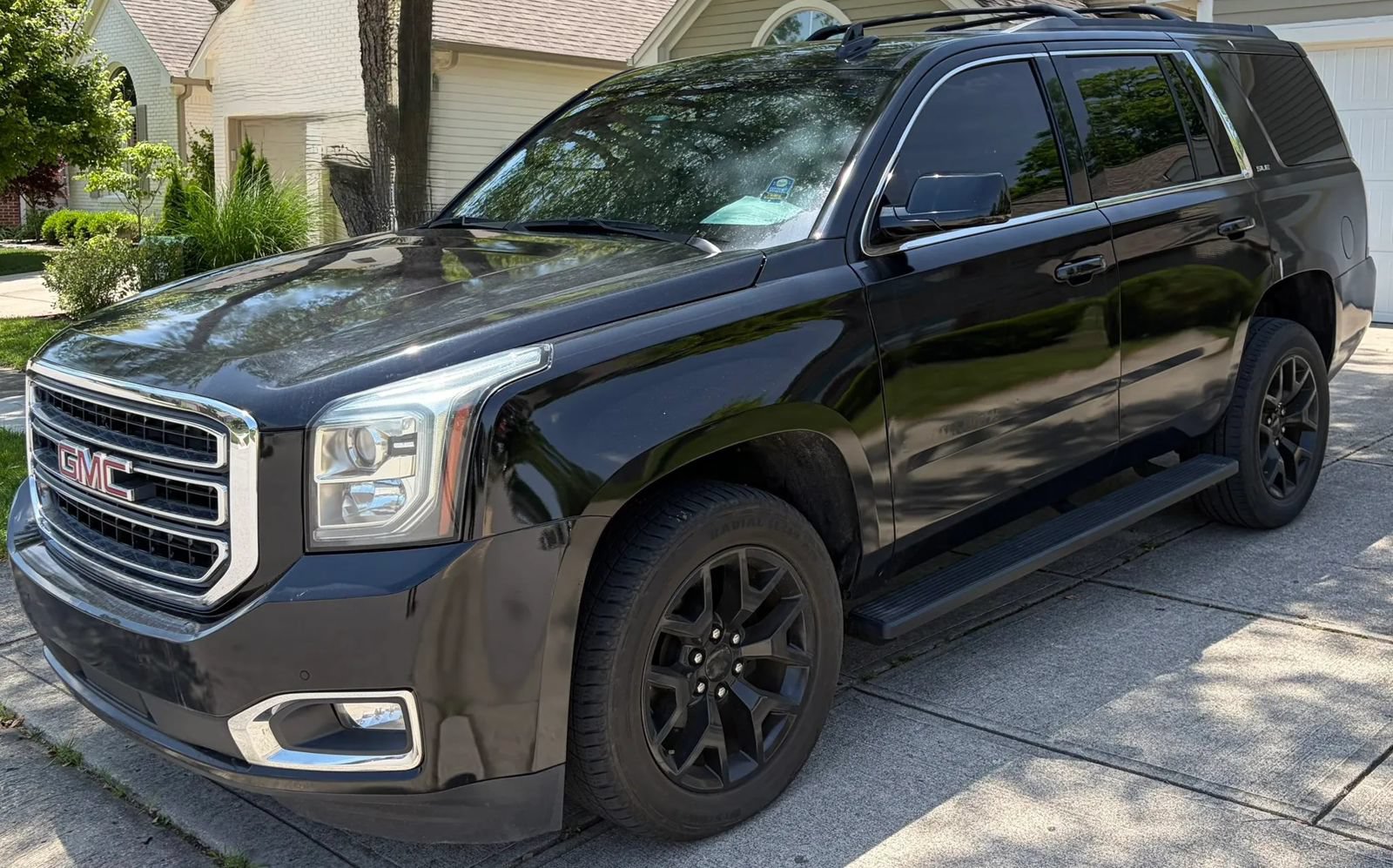 Used 2020 GMC Yukon SLE w/ SLE Value Package RWD image 1