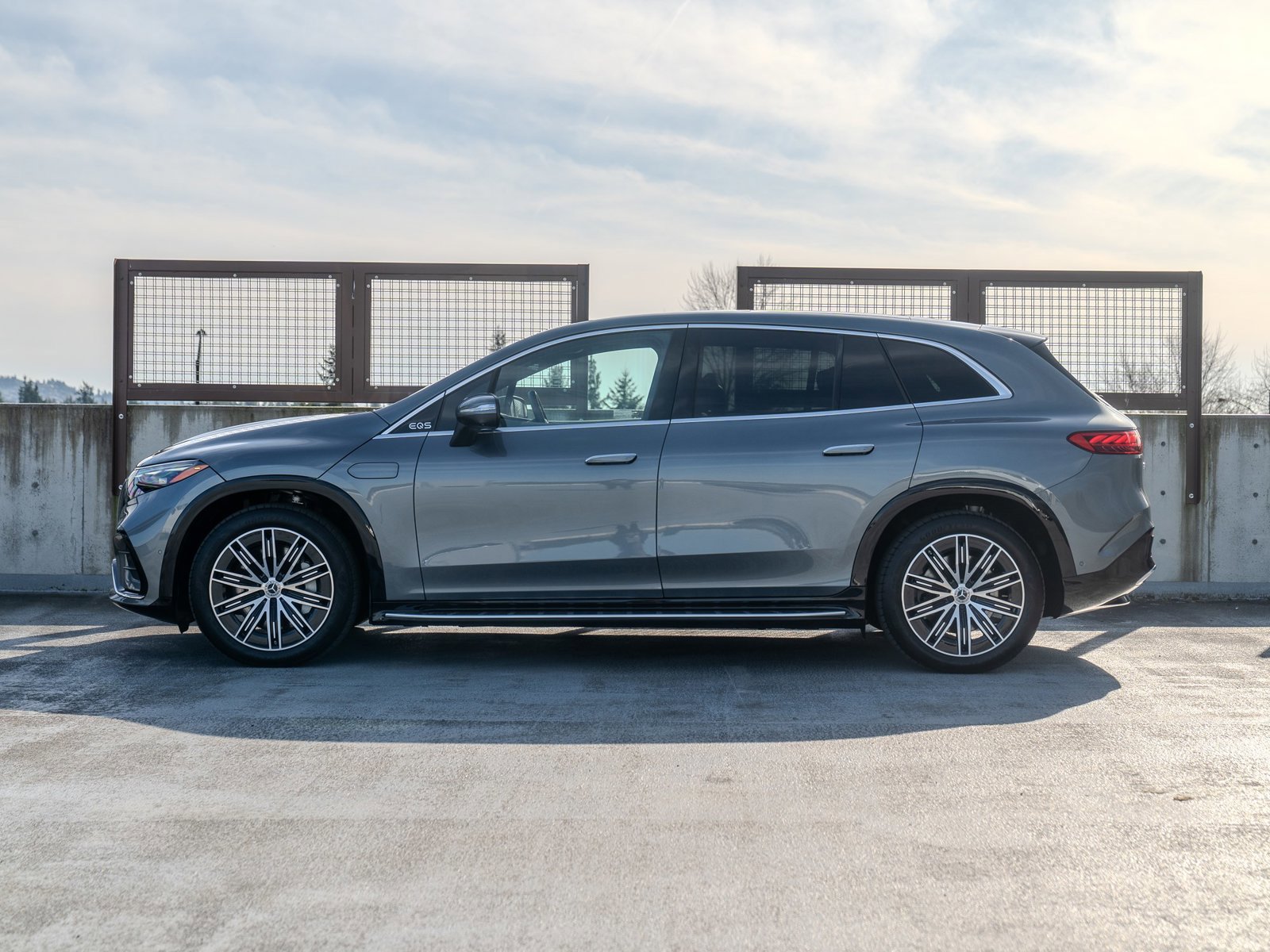 Used 2025 Mercedes-Benz EQS 580 4MATIC SUV image 3