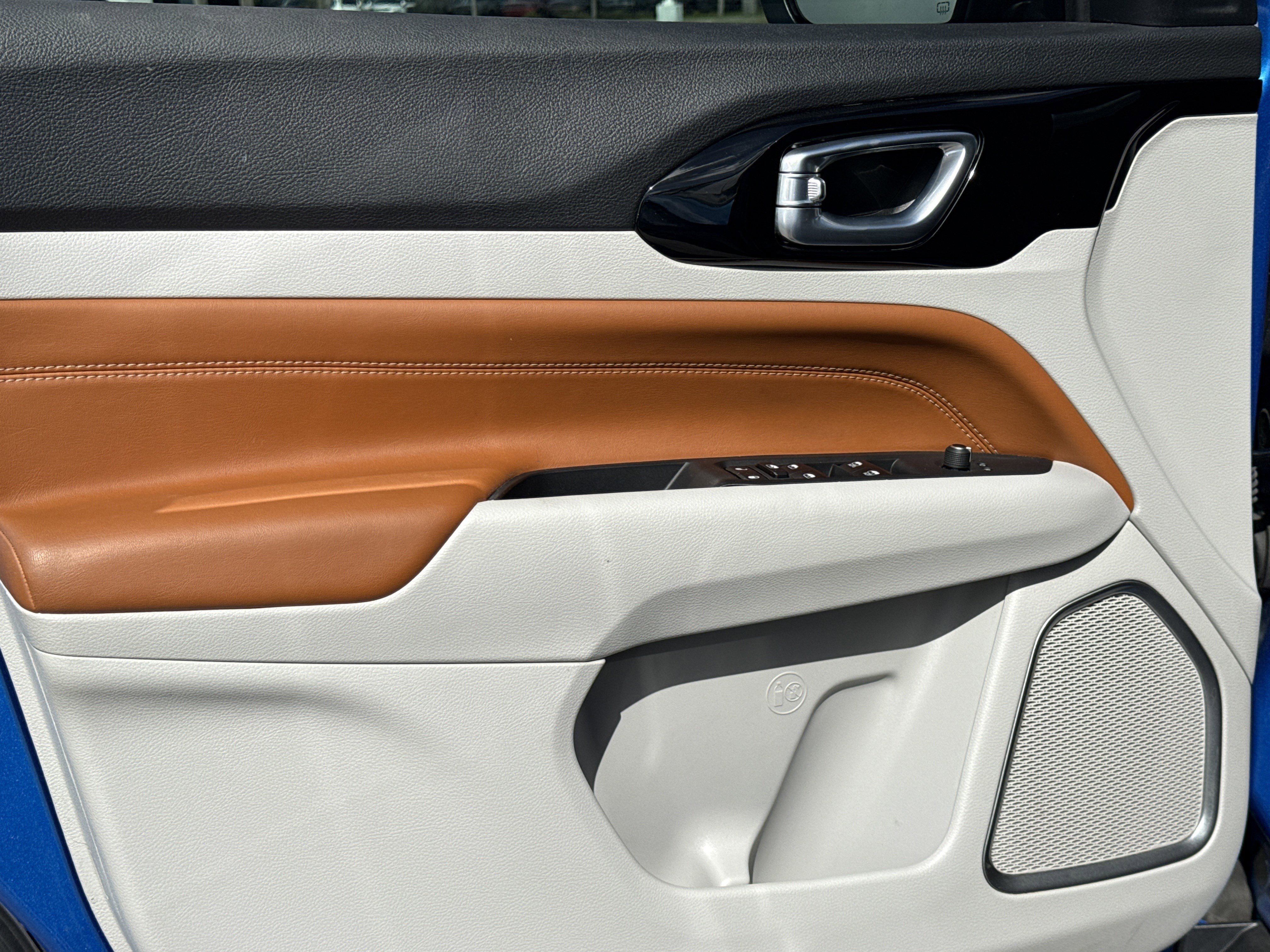 Used 2023 Jeep Compass Limited image 13