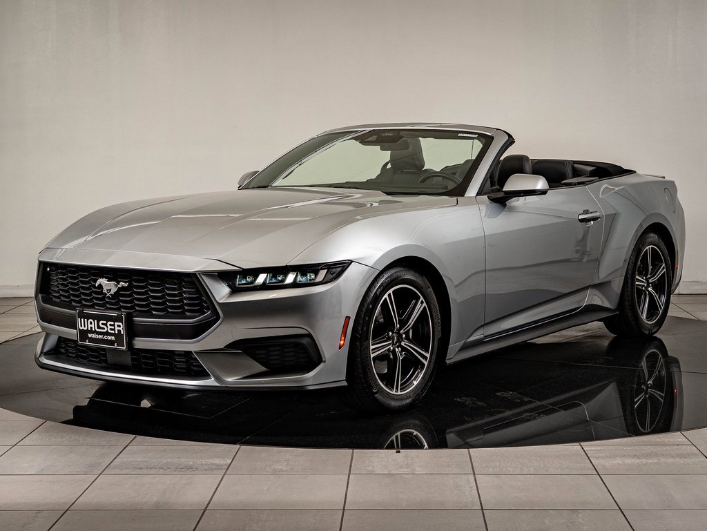 Used 2025 Ford Mustang Premium image 2