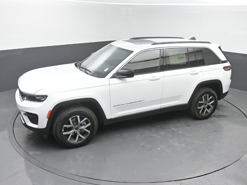 New 2027 Jeep Grand Cherokee Laredo X AWD/4WD image 31