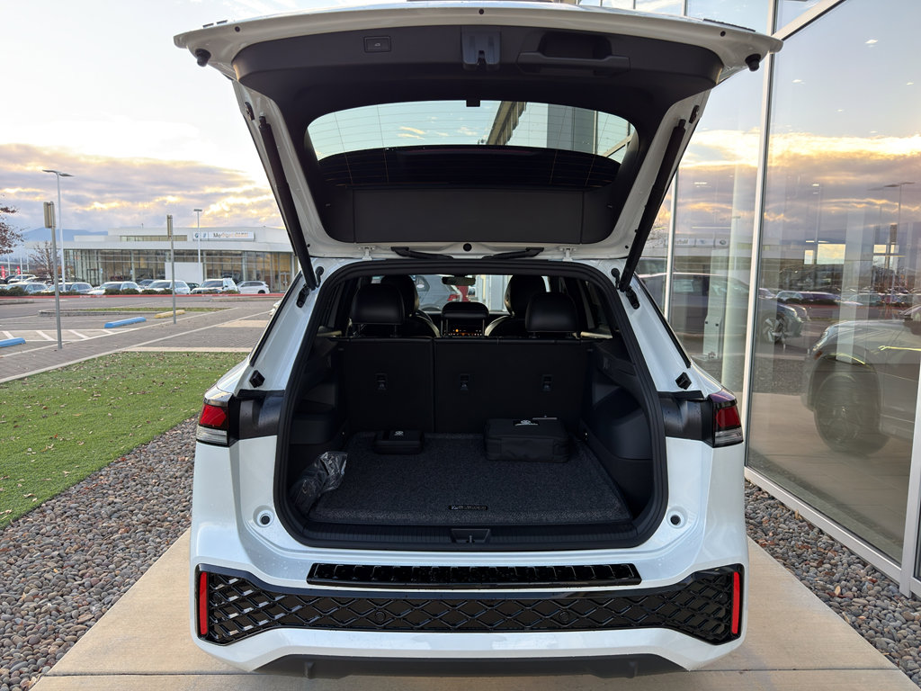 New 2026 Volkswagen Tiguan SE R-Line image 8