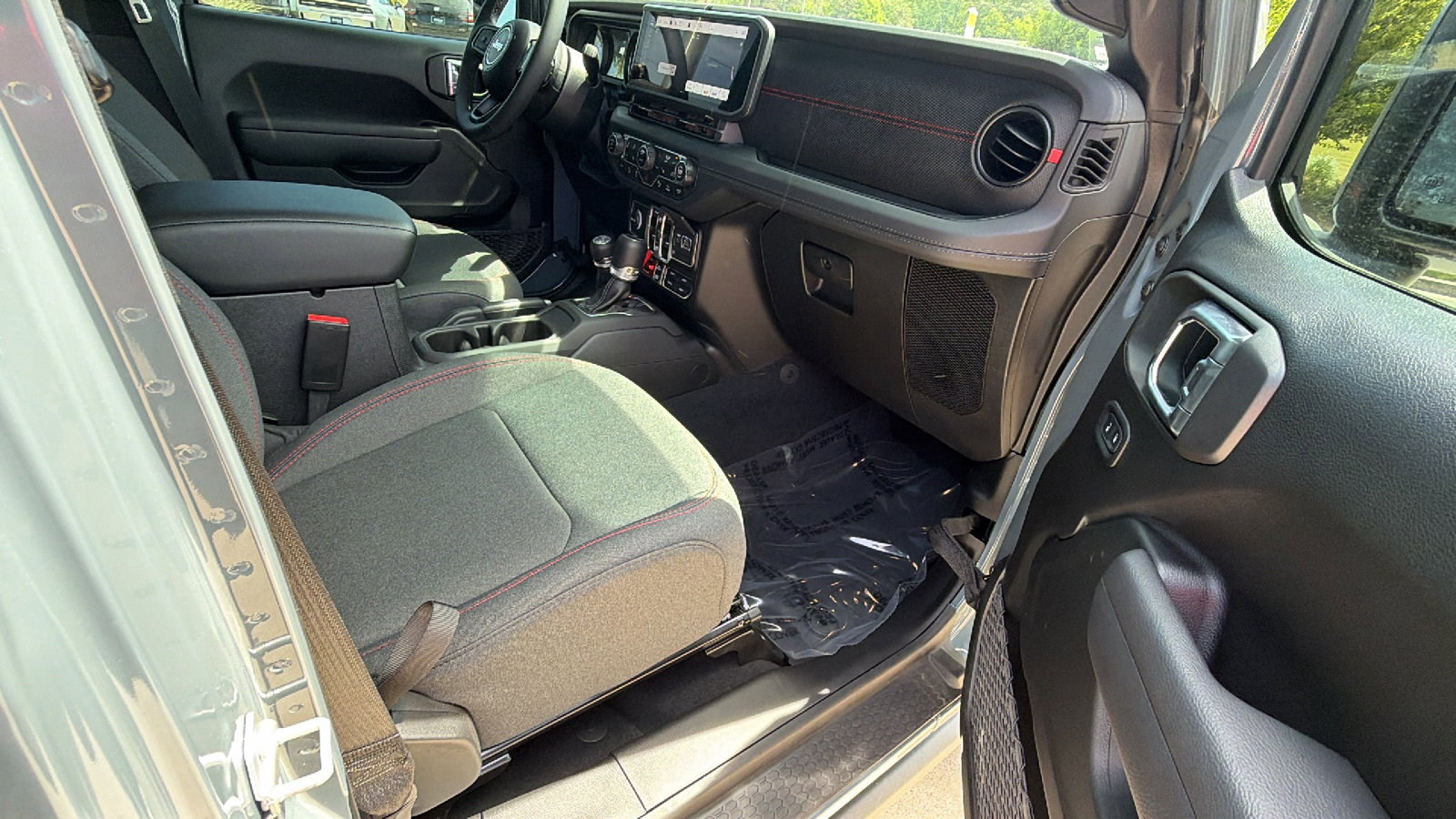 Used 2025 Jeep Gladiator Rubicon w/ Safety Group image 19