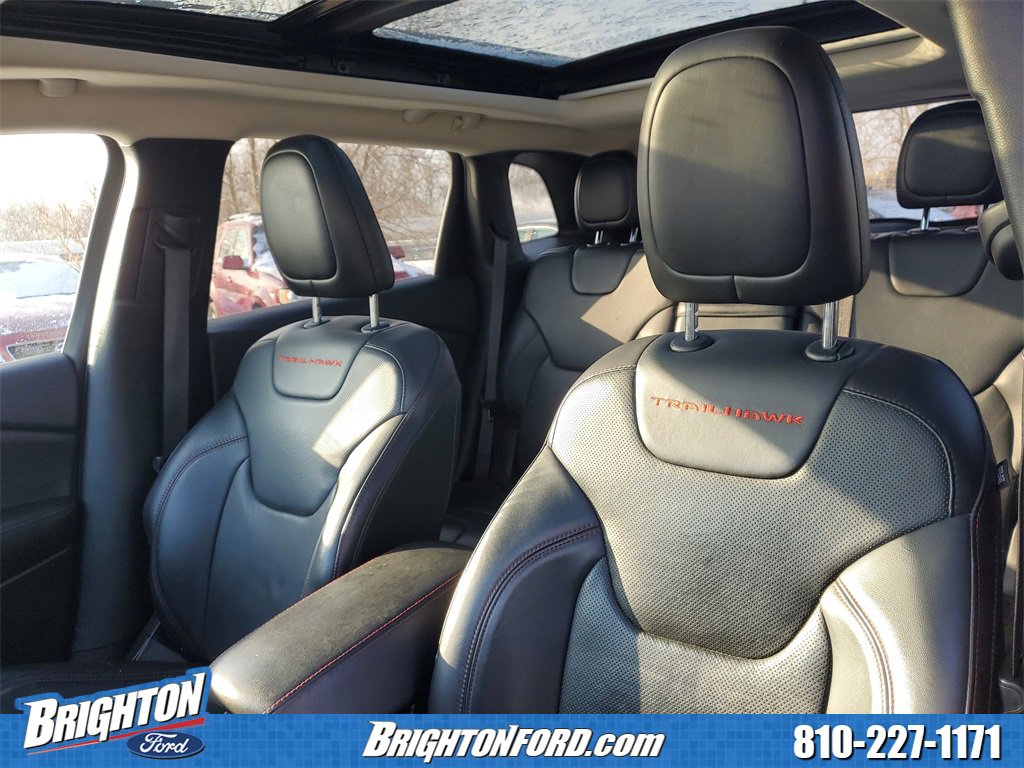 Used 2017 Jeep Cherokee Trailhawk image 12