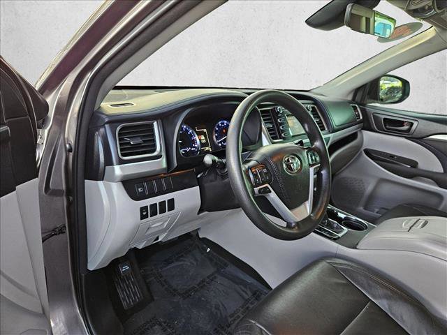 Used 2018 Toyota Highlander LE FWD image 7