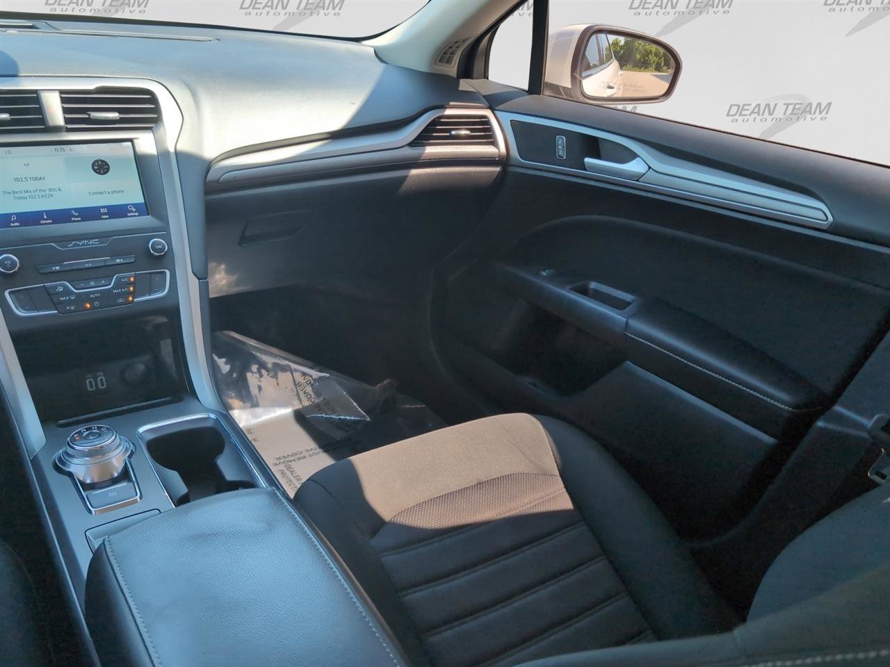 Used 2020 Ford Fusion SE FWD image 15