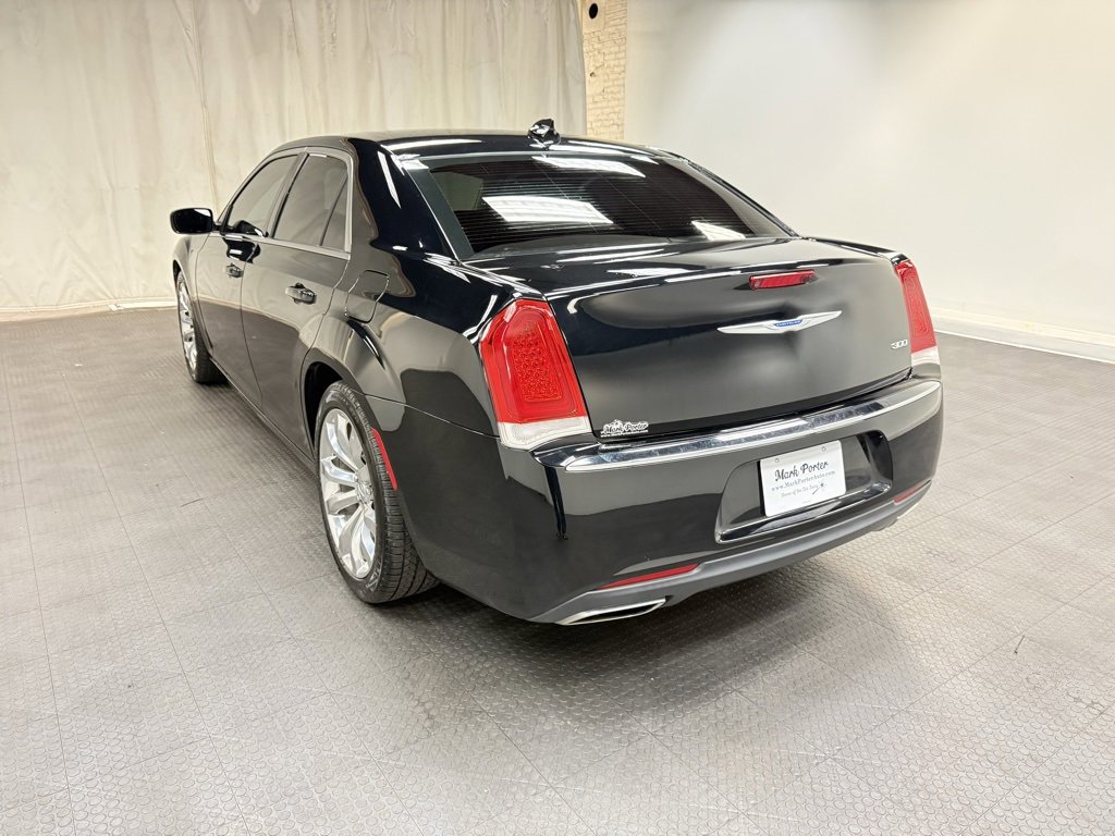 Used 2018 Chrysler 300 Touring L image 3