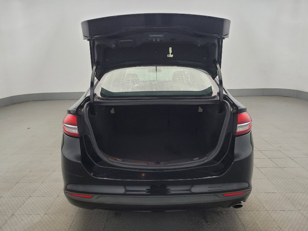 Used 2017 Ford Fusion SE image 29