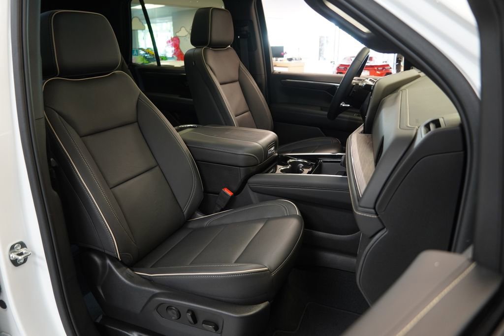New 2025 Chevrolet Tahoe Premier w/ Sun And Tow Package AWD/4WD image 40