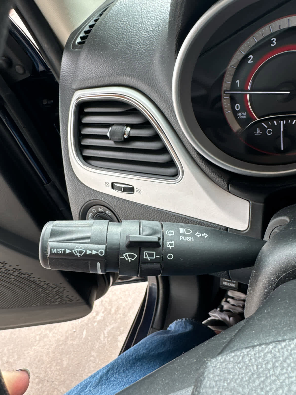 Used 2019 Dodge Journey SE image 17