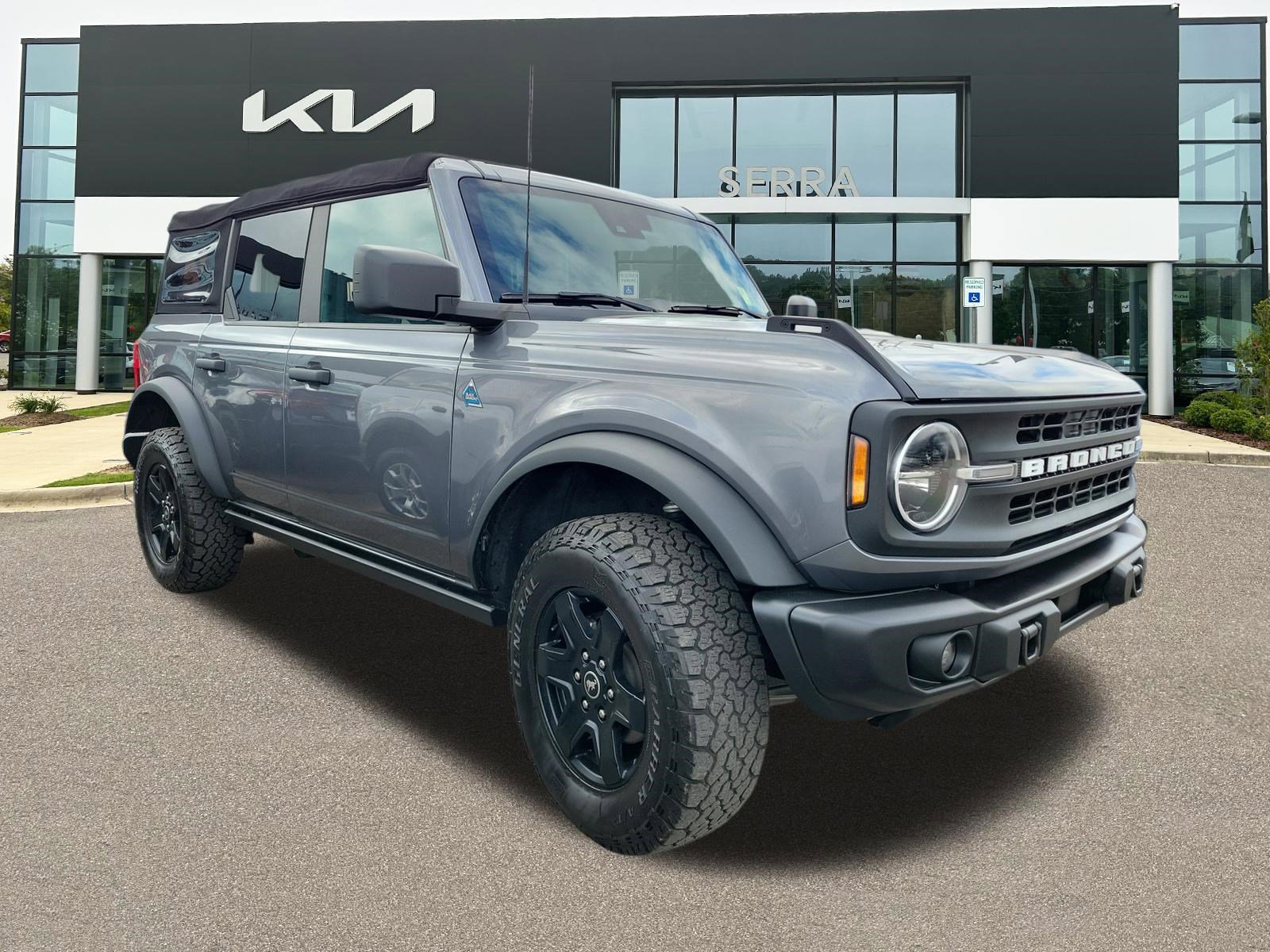 Used 2022 Ford Bronco Black Diamond image 1