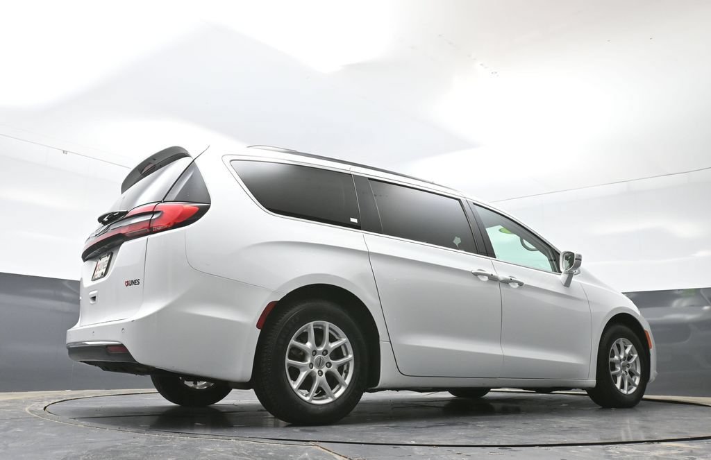 Used 2022 Chrysler Pacifica Touring-L FWD image 21