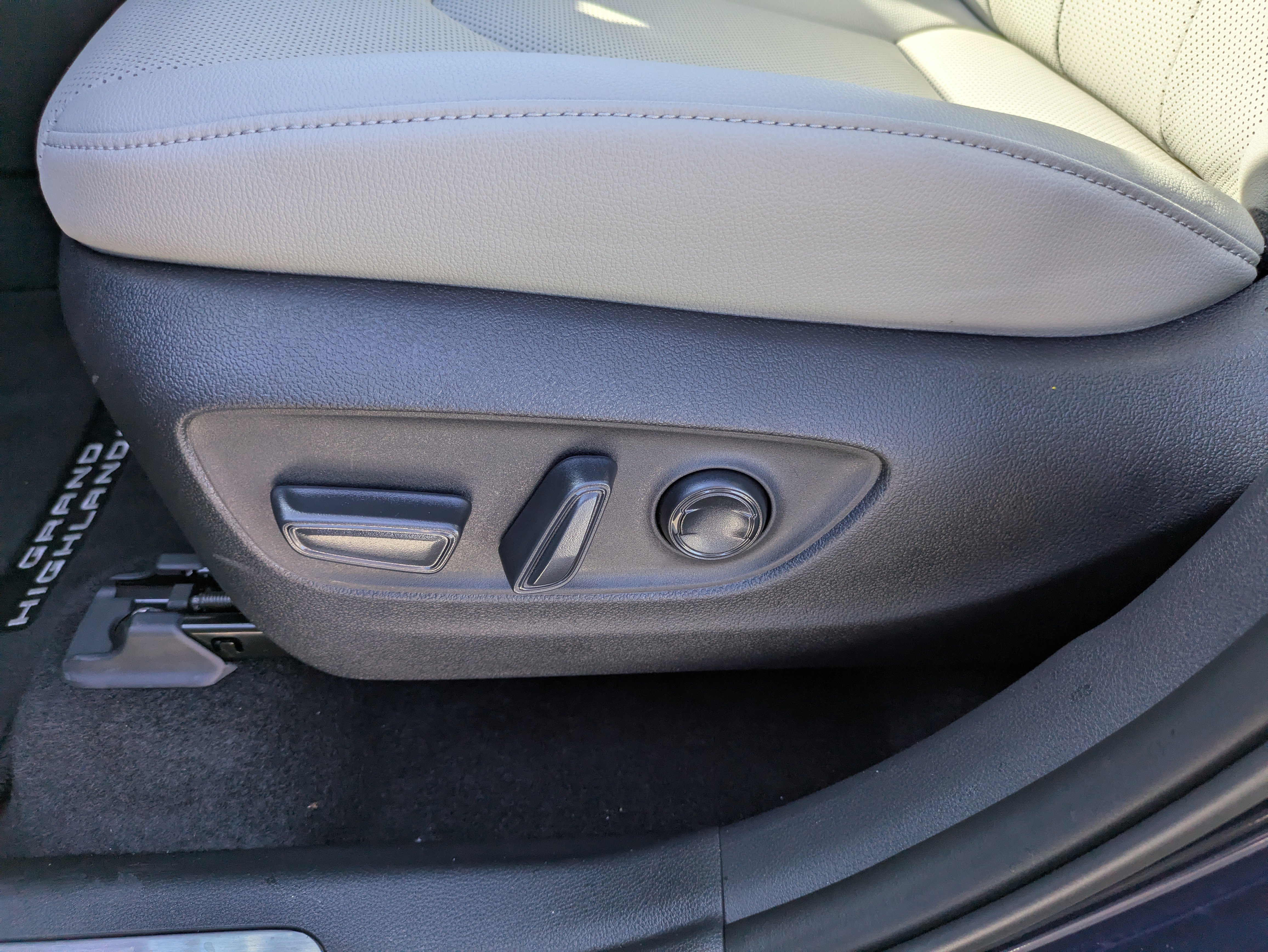 New 2025 Toyota Grand Highlander FWD image 11