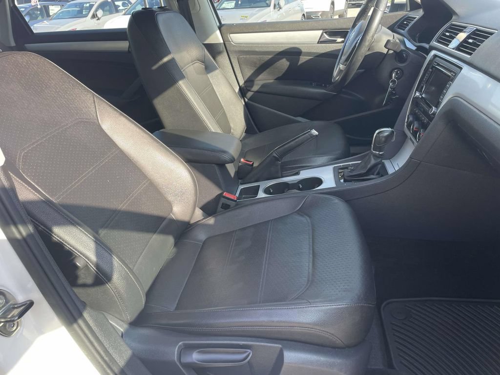 Used 2013 Volkswagen Passat TDI SE FWD image 9
