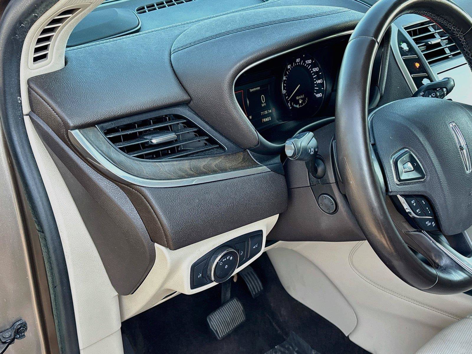 Used 2019 Lincoln MKC Reserve w/ MKC Technology Package FWD image 10
