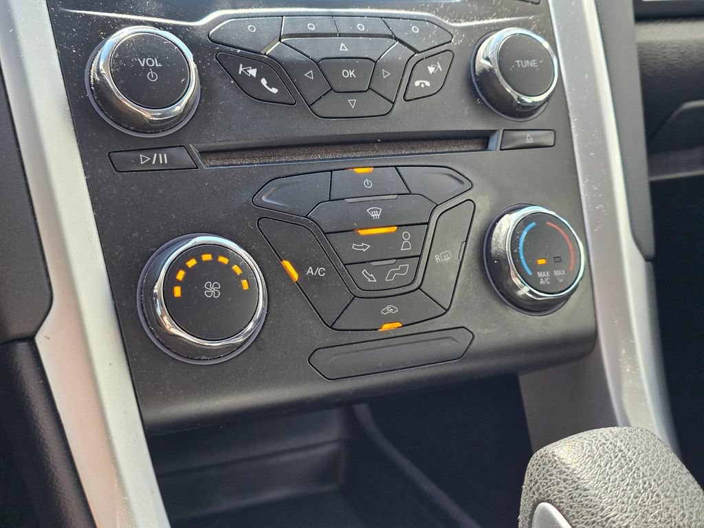 Used 2015 Ford Fusion SE FWD image 22