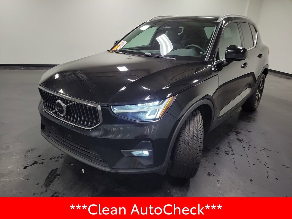 Used 2023 Volvo XC40 B5 Plus AWD/4WD image 4