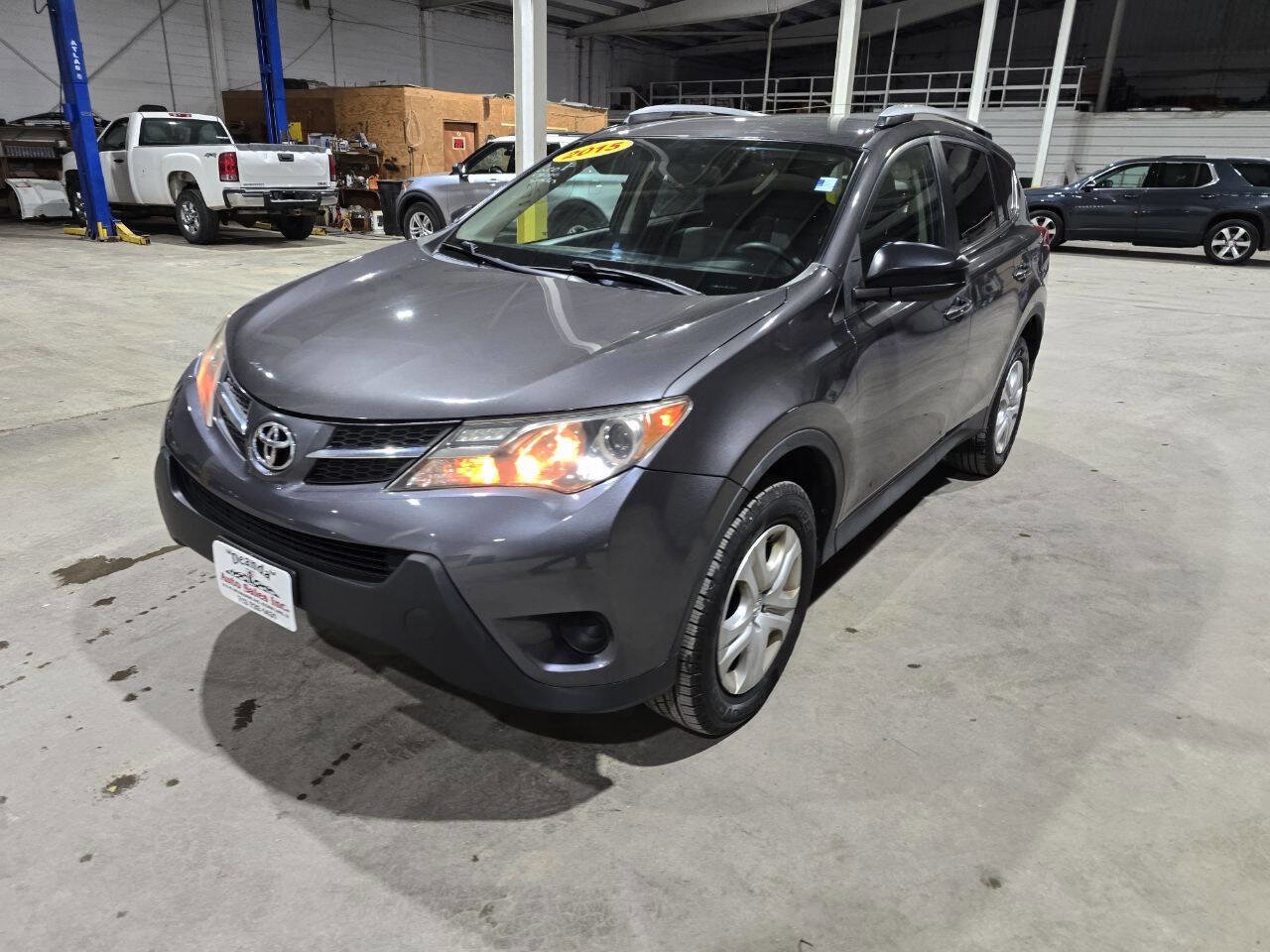 Used 2015 Toyota RAV4 LE image 2